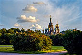 San Pietroburgo - Chiesa del Salvatore sul Sangue dal parco Campo di Marte.